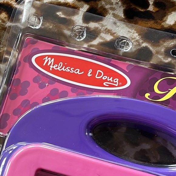 Brand New Melissa & Doug Fashion Design Activity Kit Rubbing Plates Crayons - Picture 3 of 13